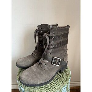 UGG Women's Zia Suede Boot 7 US